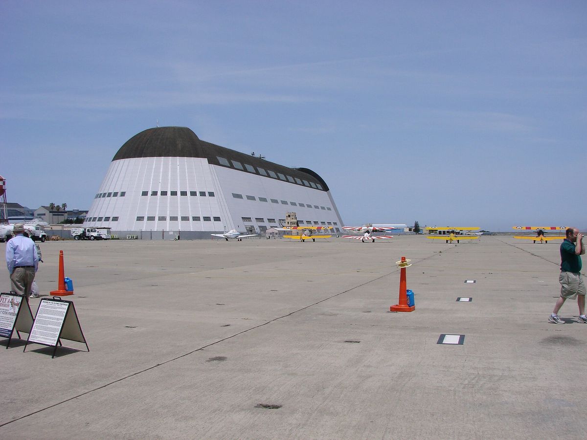 Hangar One at Moffett Field in 2007, before its siding was removed